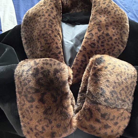 Long coat in premium faux fur. - Picture 3 of 6